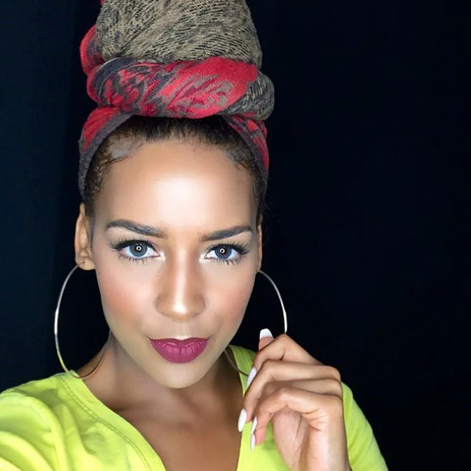 4 Tone Blue Colored Contacts - Image 11