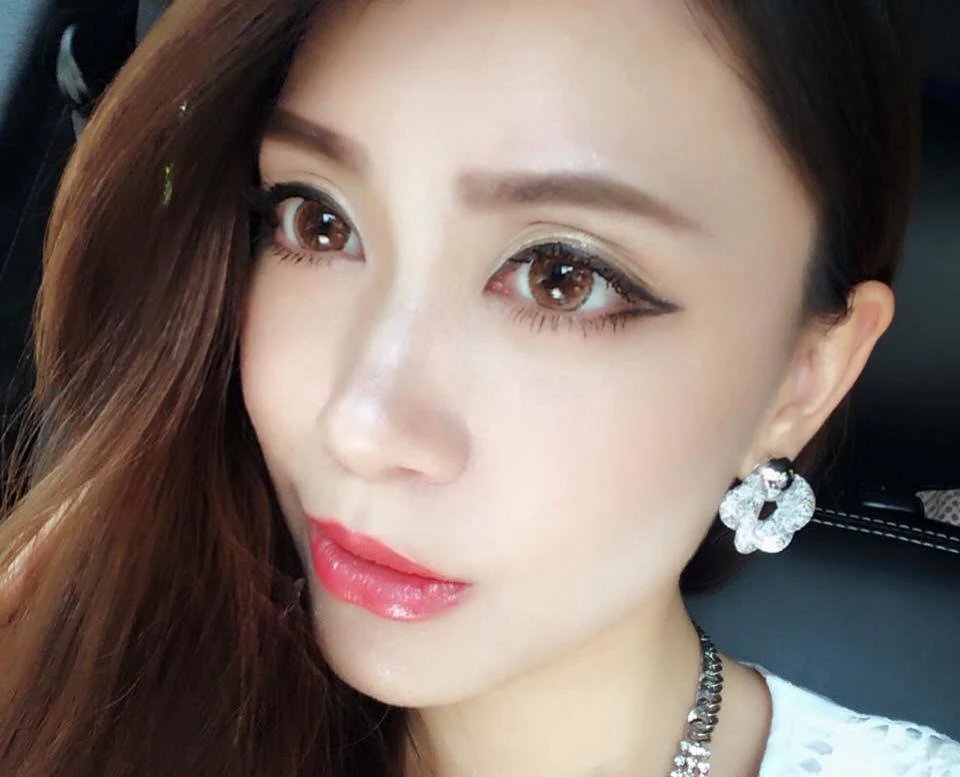 4 Tone Hazel Colored Contacts - Image 6